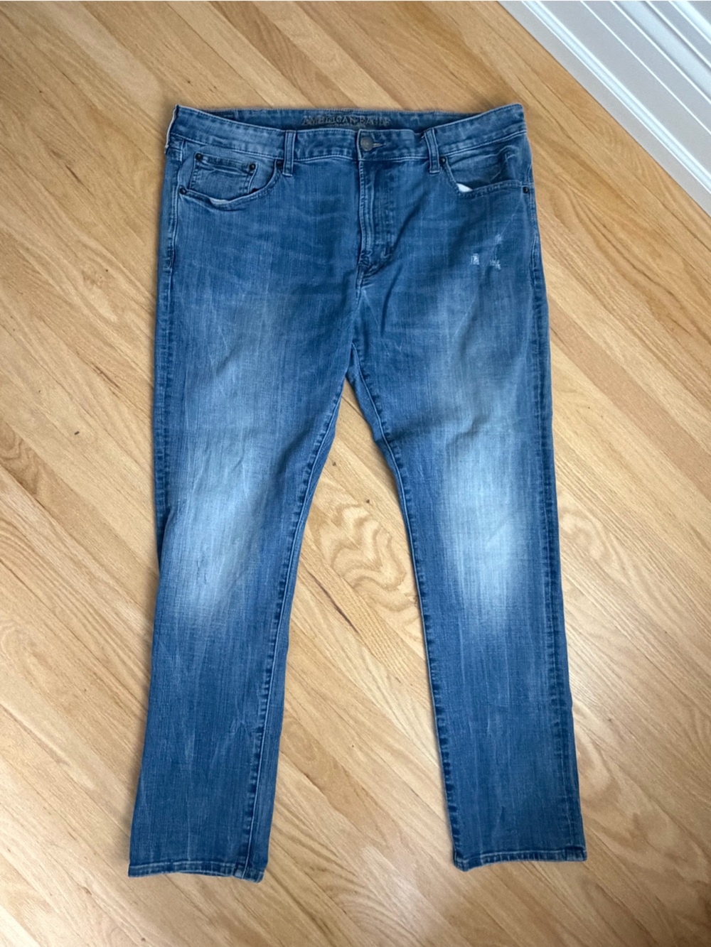 American Eagle Outfitters Men's Boot Cut Jeans in Medium Blue Wash